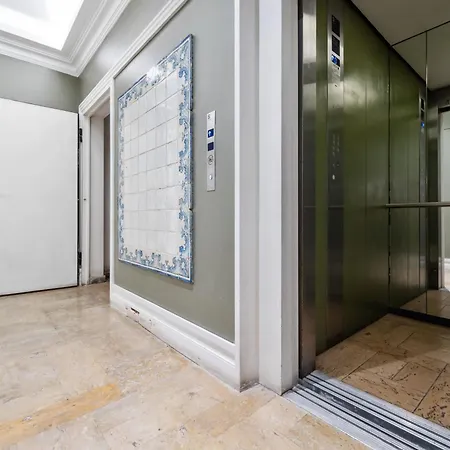 Mbird Baixa Deluxe With Elevator